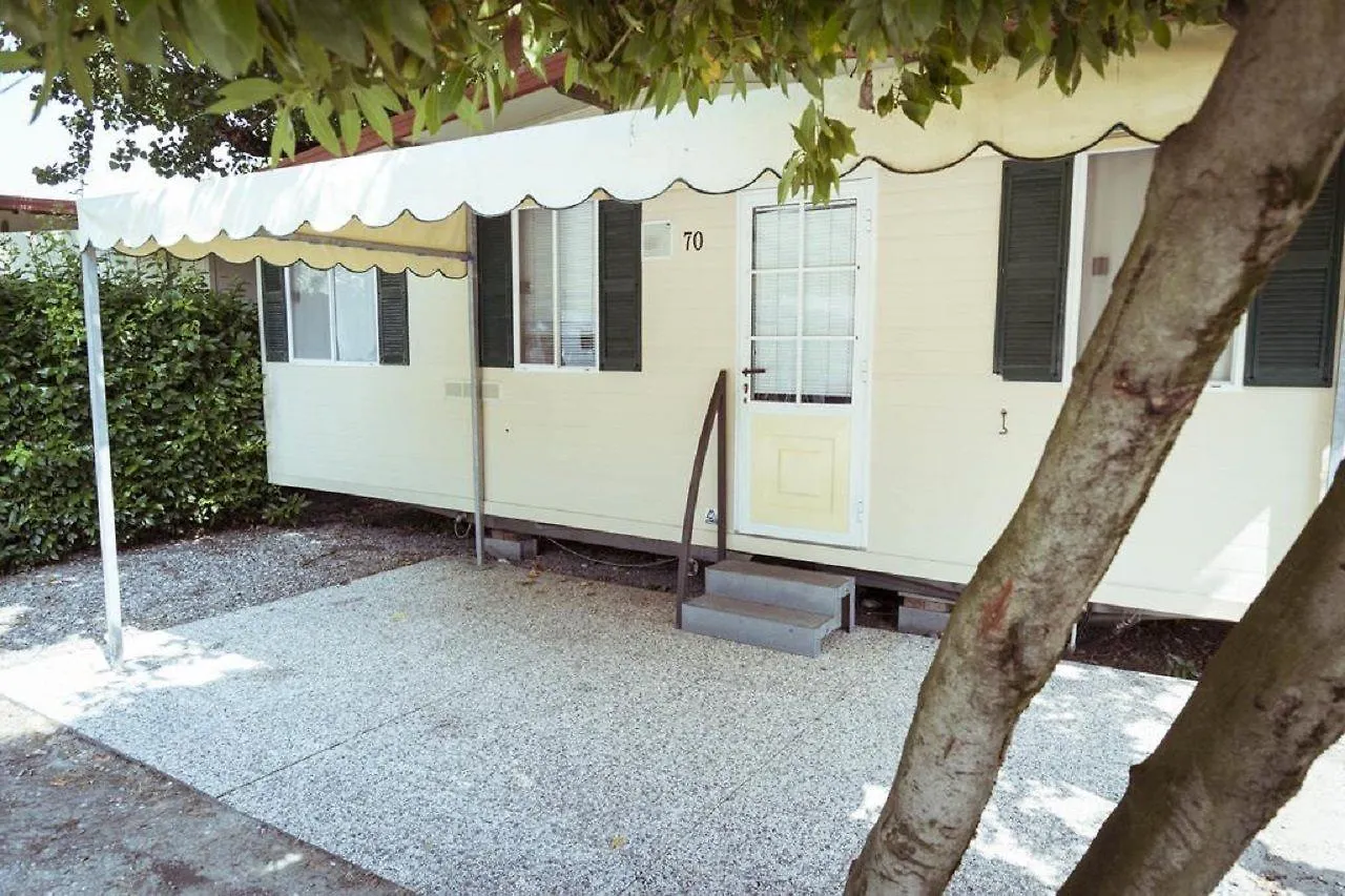 Camping Wien Peschiera del Garda 3*,  Italy